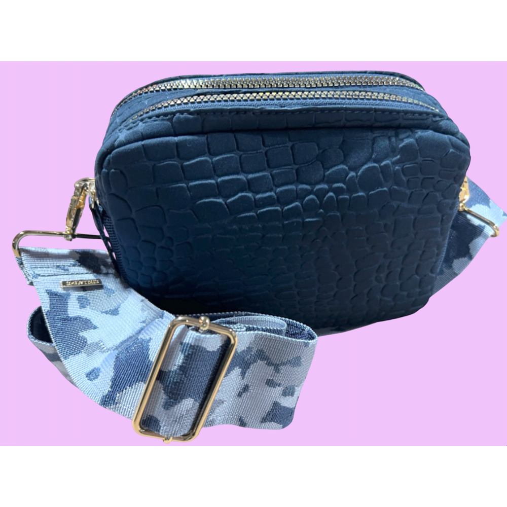 NEW STELLA & DOT BLUE CRUSH IT CAMERA CROSSBODY BAG CAMO ADJUSTABLE WIDE STRAP